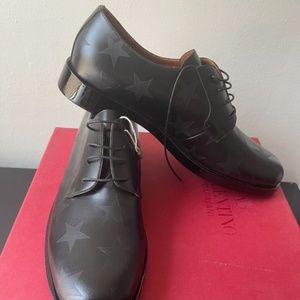 NWT! Authentic VALENTINO GARAVANI Women's / Unisex Black Star shoes